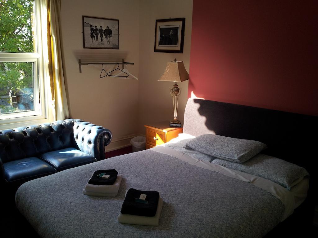Stanley Park Hotel Liverpool Room photo